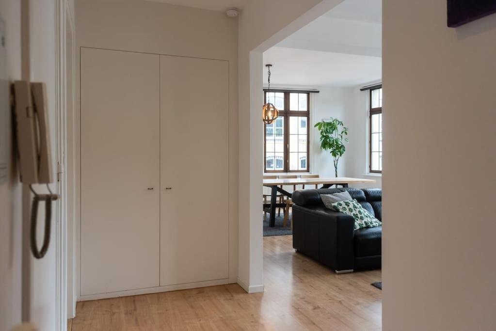 The View - Spacious 2 Bdr Appt In With View أنتويرب المظهر الخارجي الصورة